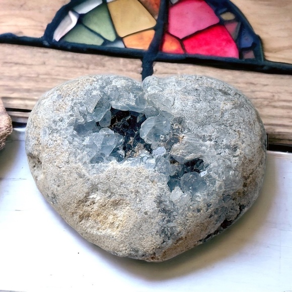 Huge 2.9LB  Madagascar Celestine Celestite Crystal Geode Heart - Picture 3 of 6